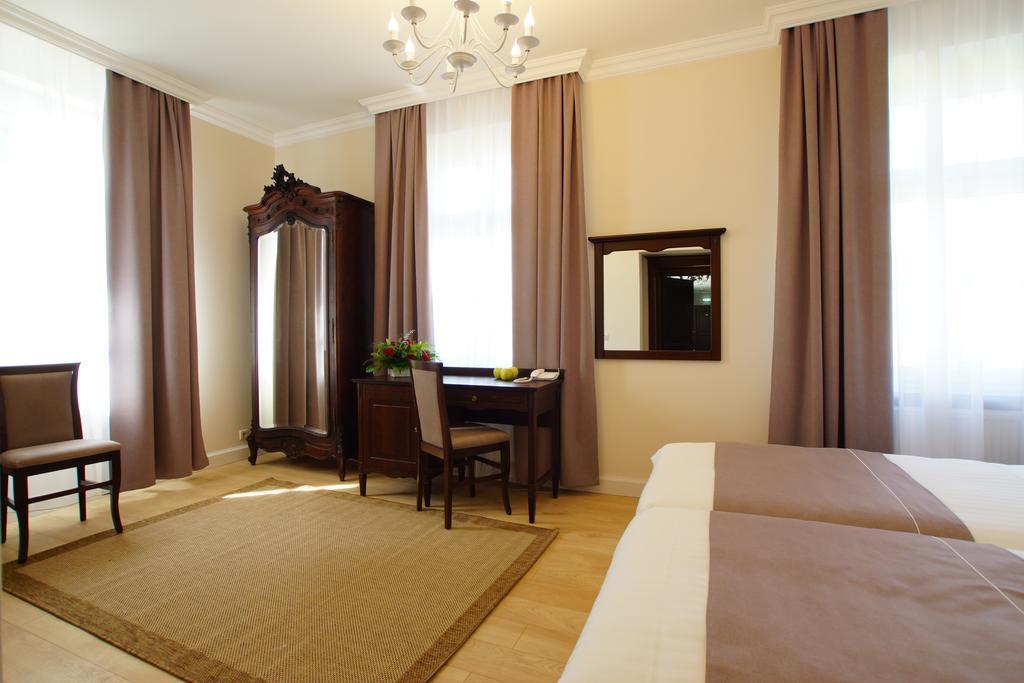 Villa La Pierre Strzegom Rom bilde