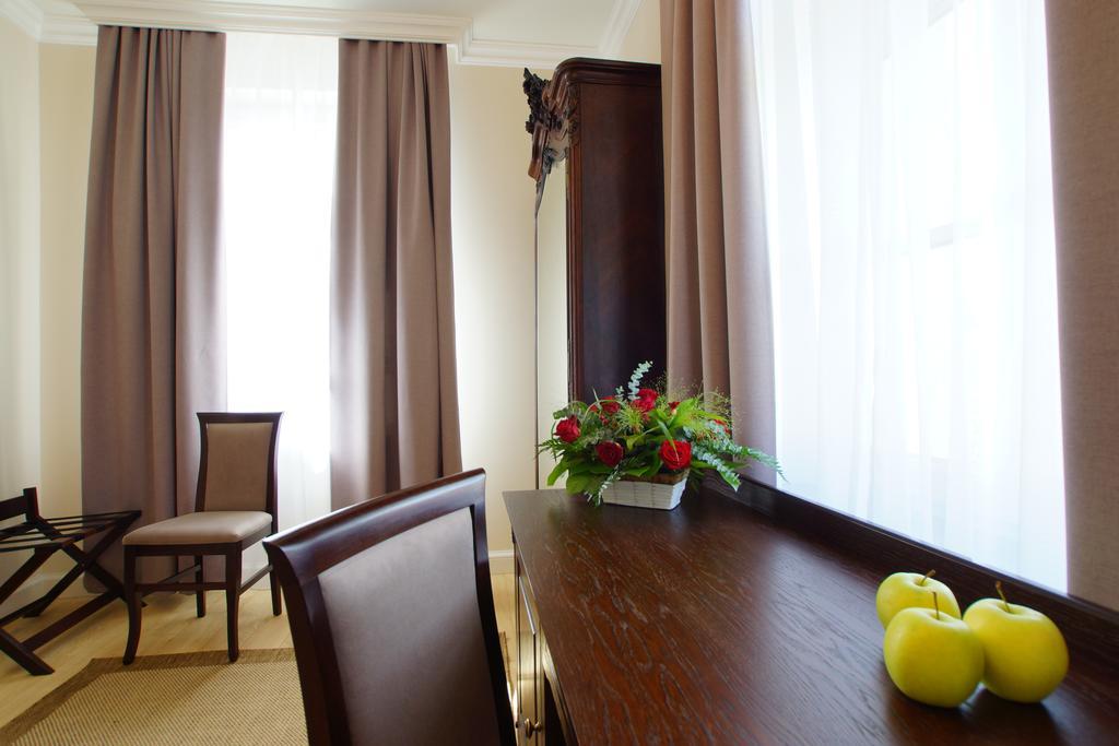 Villa La Pierre Strzegom Rom bilde